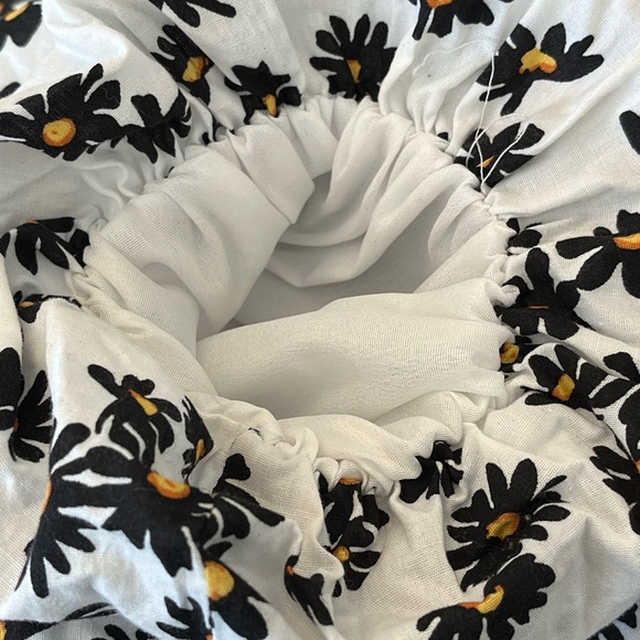 Vestique Floral Puff Sleeve Peplum Top | Black & White Daisy Print Sz S EUC - Picture 10 of 11